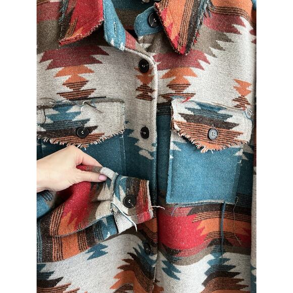 LA MIEL Women’s Aztec Southwestern Blanket Frayed Button Shacket Jacket Sz M - Picture 3 of 13